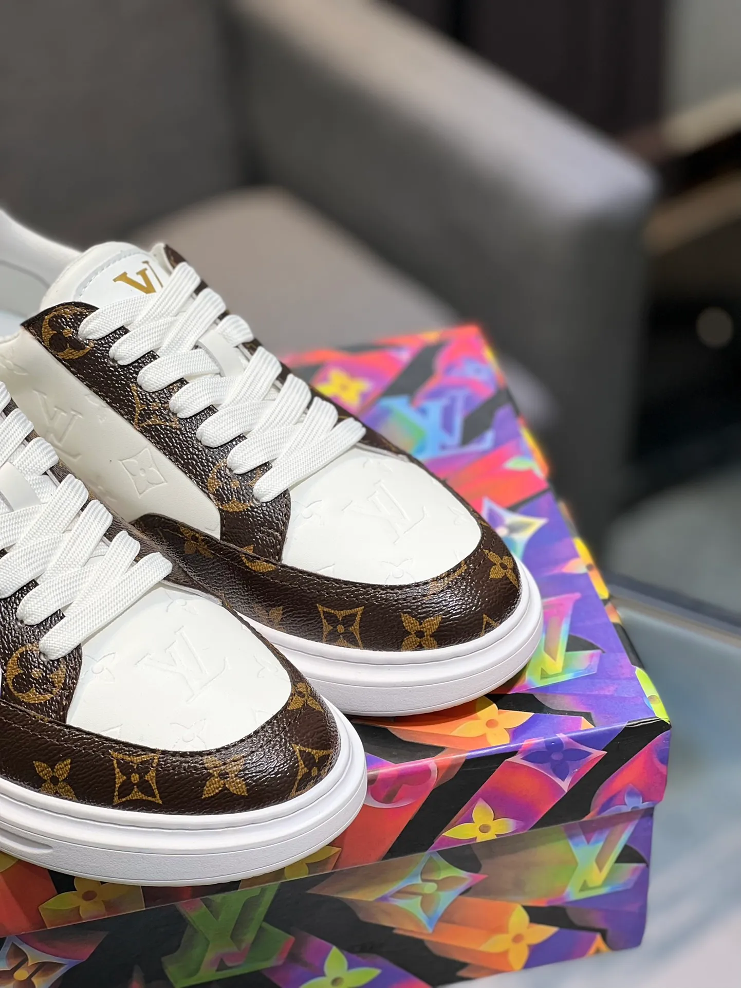 Men's Men's Shoes 💰540 LV Louis Vuitton. The latest fashionable casual shoes are popular in physical stores. The new spring and summer comfortable imported custom patent leather plus cowhide, cowhide mesh, and unique jacquard fabric element design. With sheepskin lining, Lv original base, [sun][sun] high-end packaging and high quality💪Details determine quality, welcome to compare🇮🇹Code number 38-44, 45 can be customized